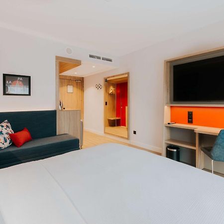 แฮมป์ตัน บาย ฮิลตัน วอร์ซอ เรดูตา Hotel ภายนอก รูปภาพ
