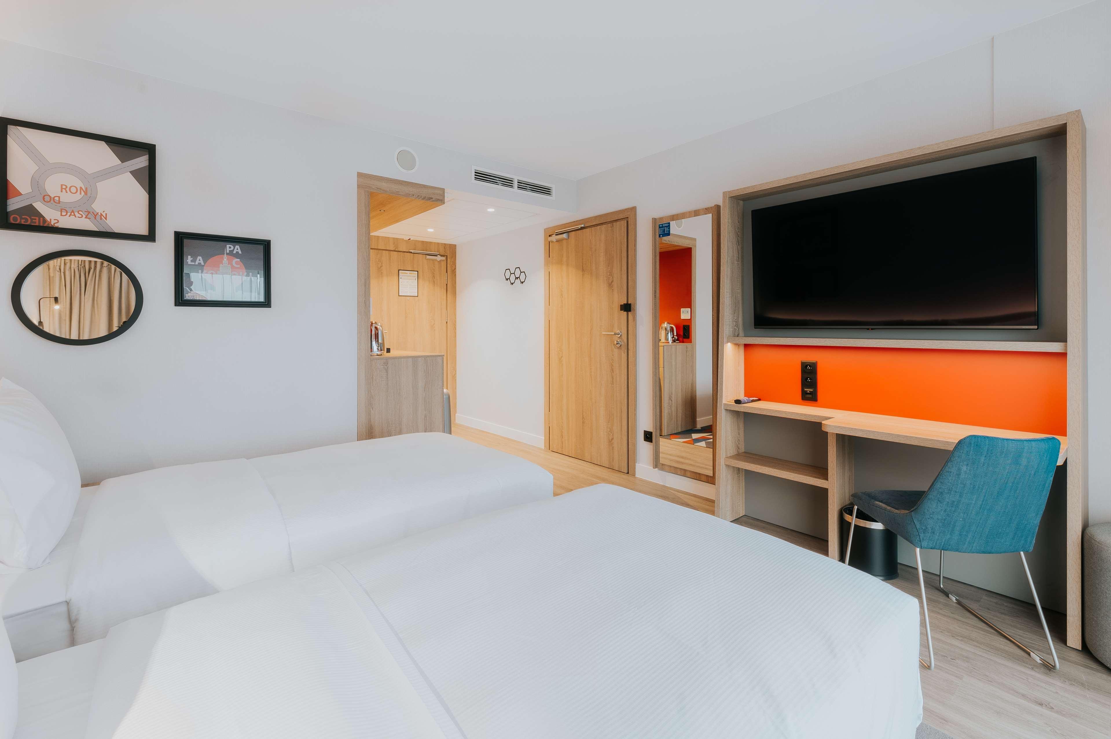 แฮมป์ตัน บาย ฮิลตัน วอร์ซอ เรดูตา Hotel ภายนอก รูปภาพ