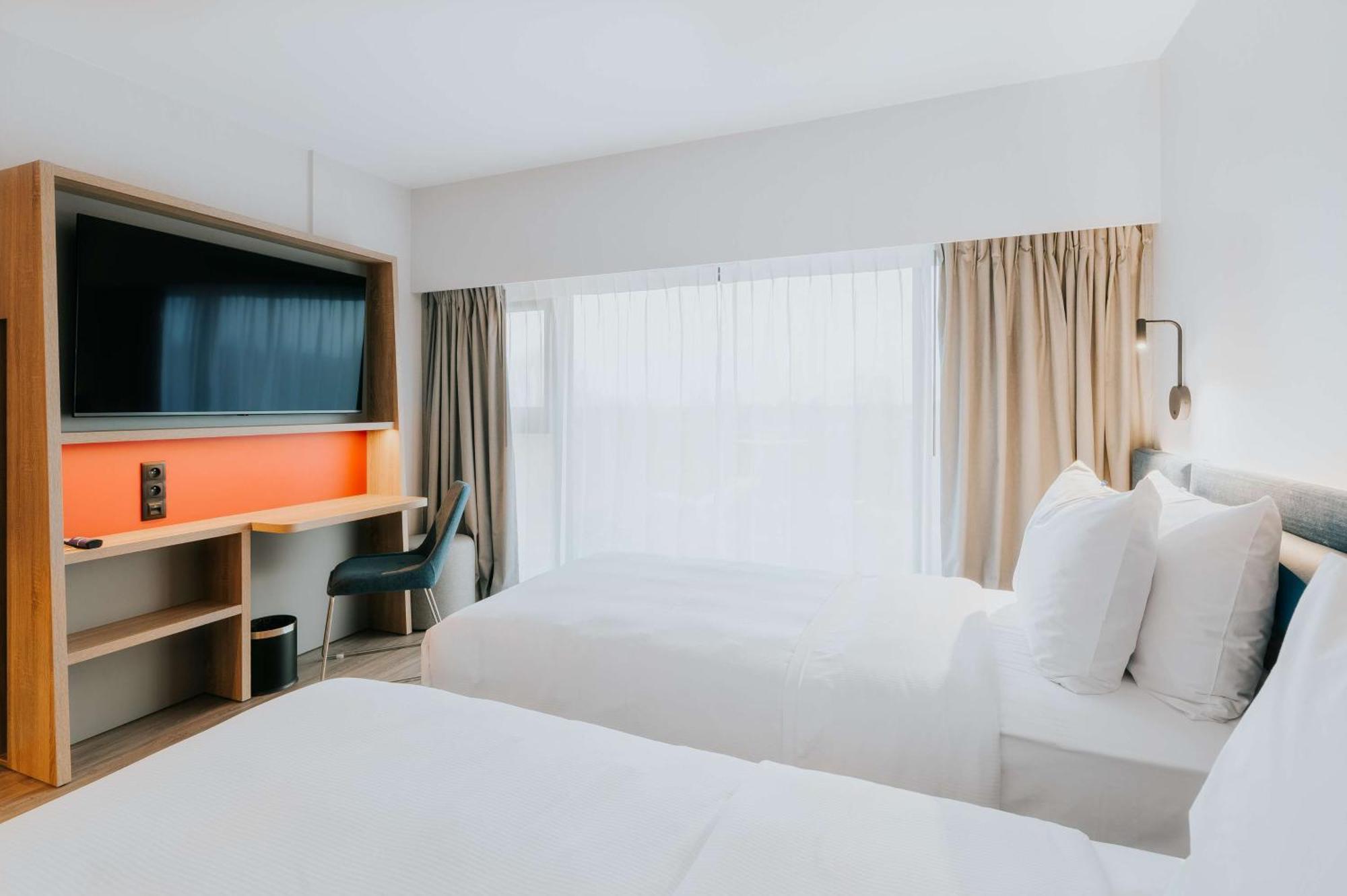 แฮมป์ตัน บาย ฮิลตัน วอร์ซอ เรดูตา Hotel ภายนอก รูปภาพ