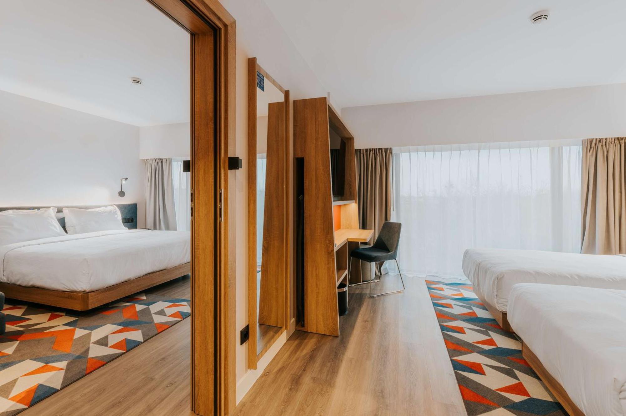 แฮมป์ตัน บาย ฮิลตัน วอร์ซอ เรดูตา Hotel ภายนอก รูปภาพ